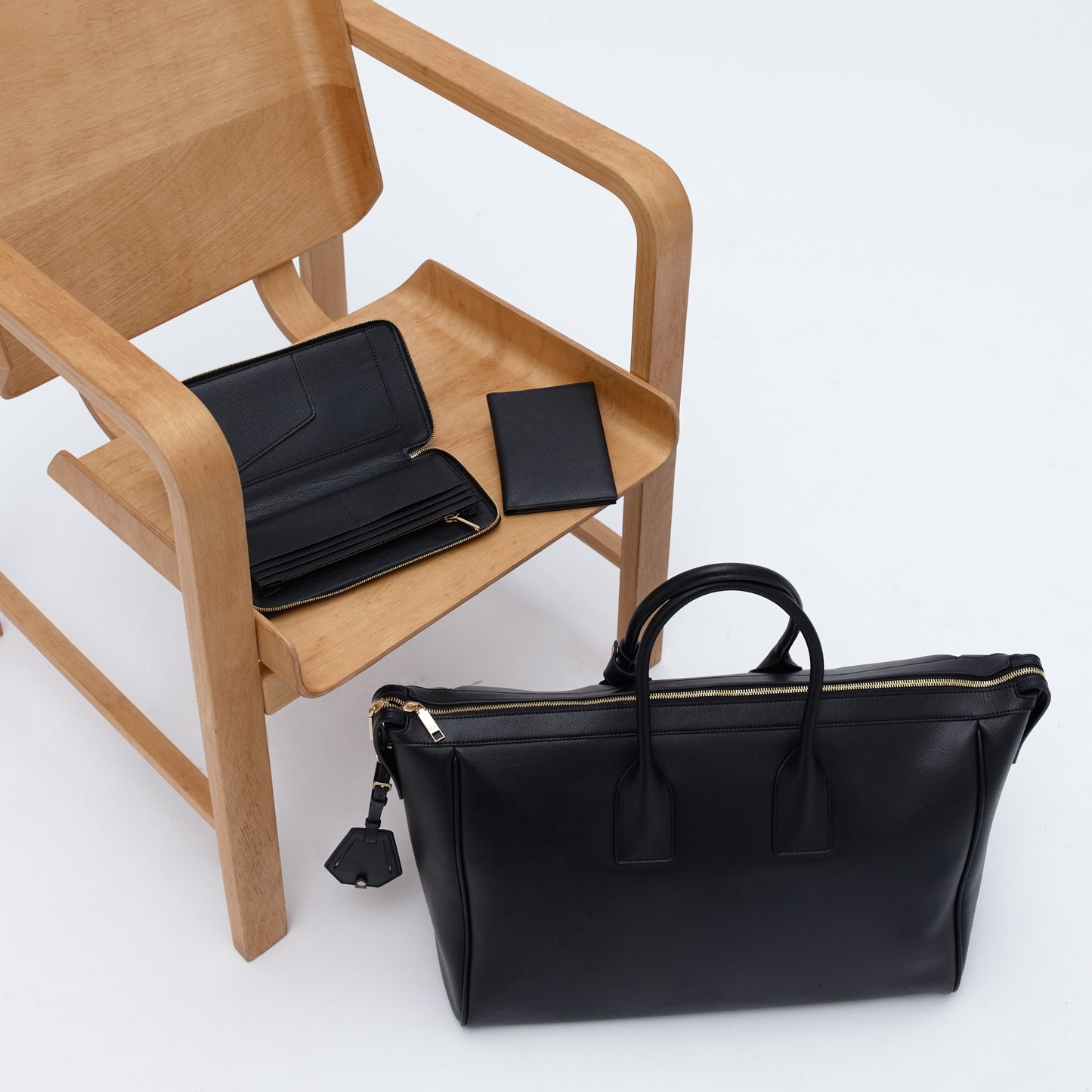 Essential Zip Travel Wallet Recycled Saffiano Black