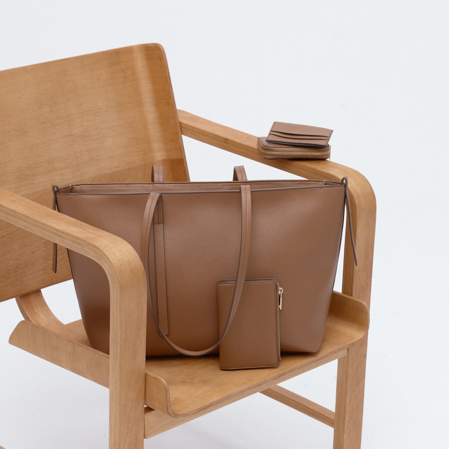 Essential Double Card Holder Recycled Saffiano Rich Tan