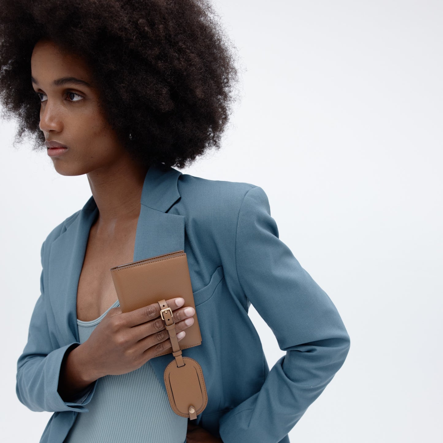 Essential Round Luggage Tag Recycled Saffiano Rich Tan