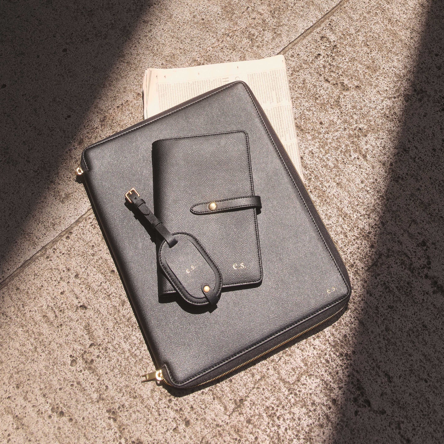 Essential Round Luggage Tag Recycled Saffiano Black