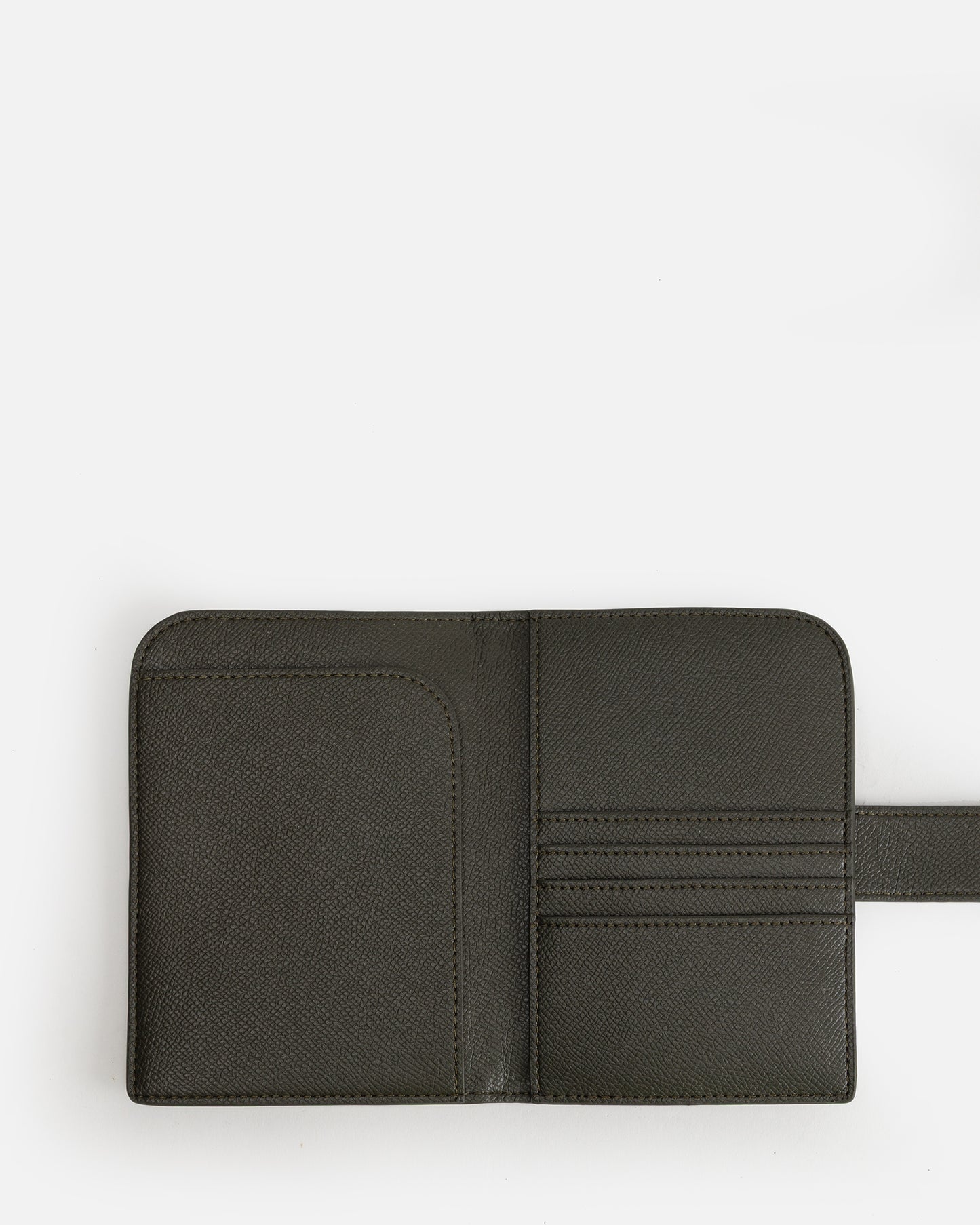 Ava Passport Cover Olive