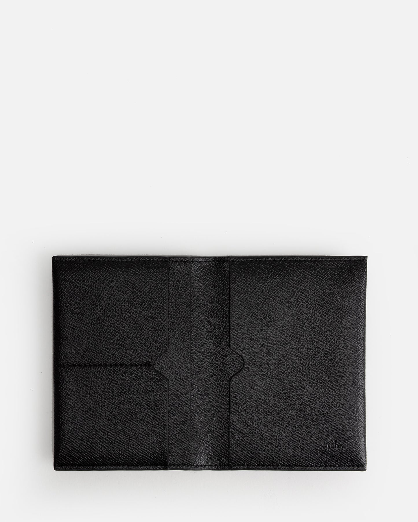 Essential Passport Sleeve Recycled Saffiano Black