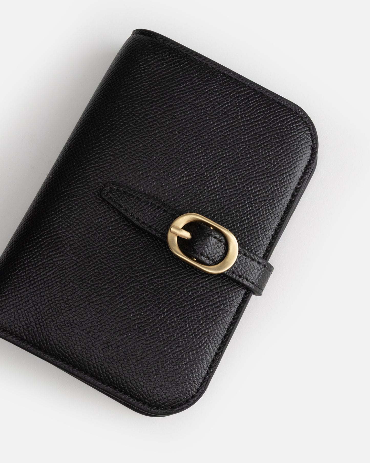 Aria Passport Cover Black
