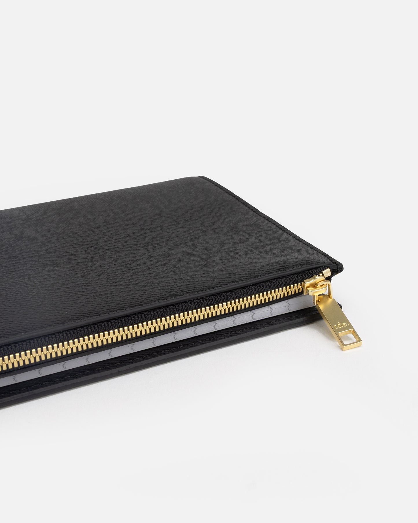 Essentials A5 Zip Compendium Black