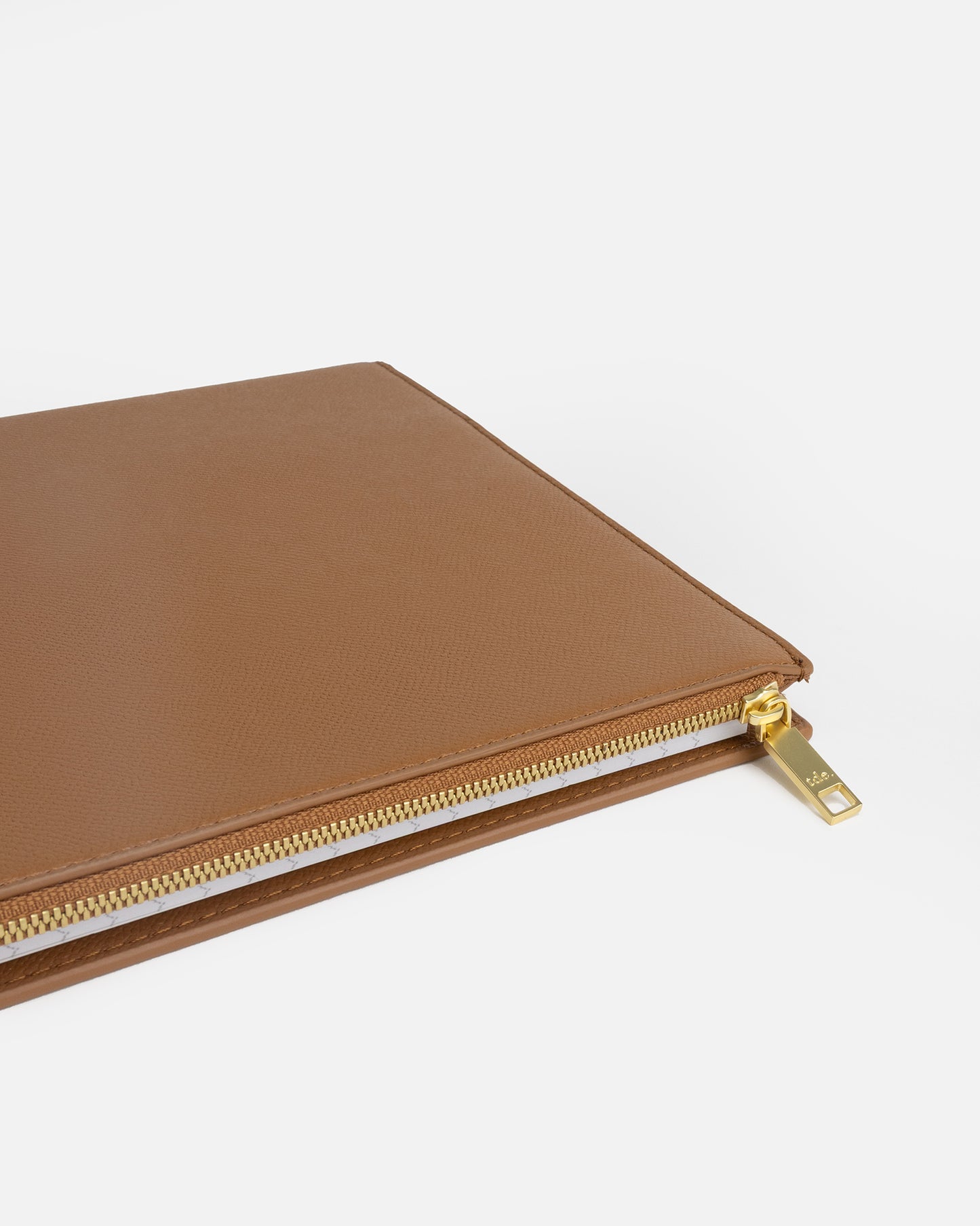 Essentials A4 Zip Compendium Tan