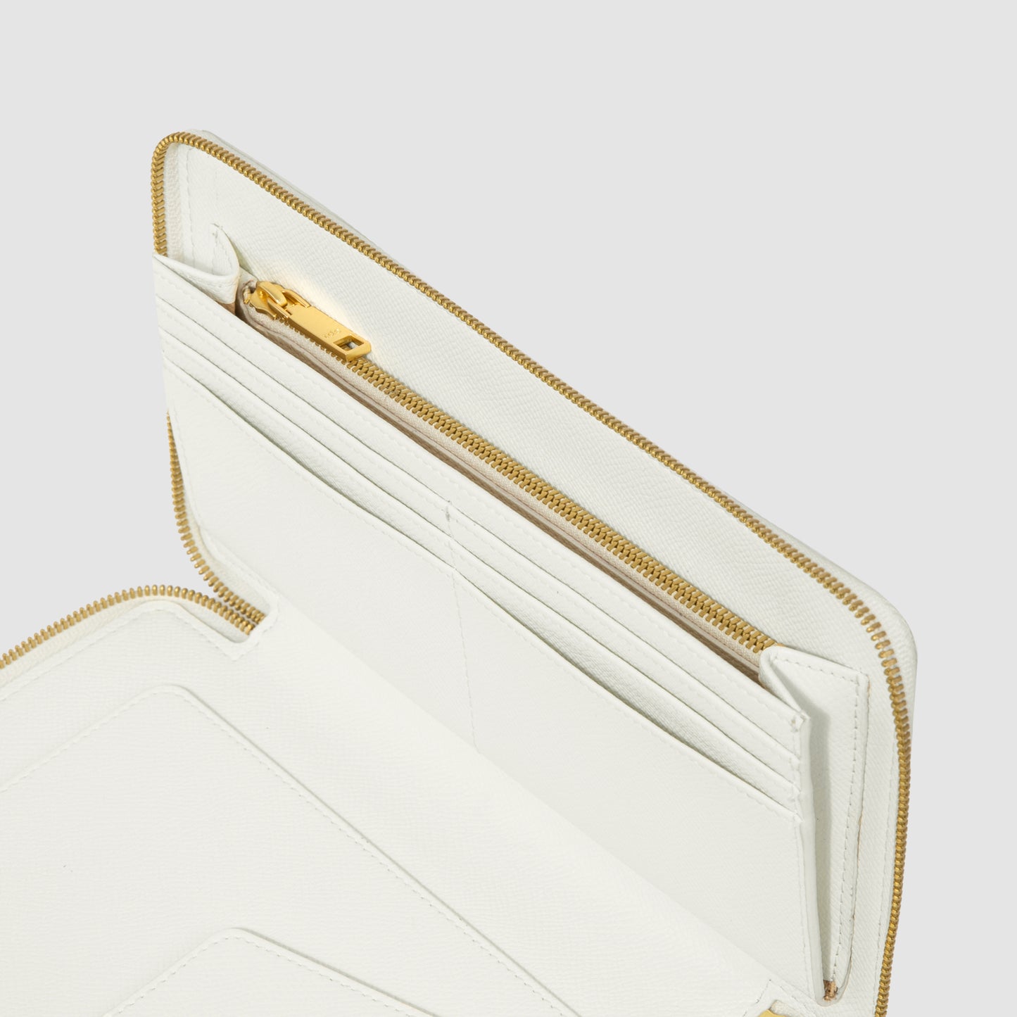 Essentials Zip Travel Wallet Pure White