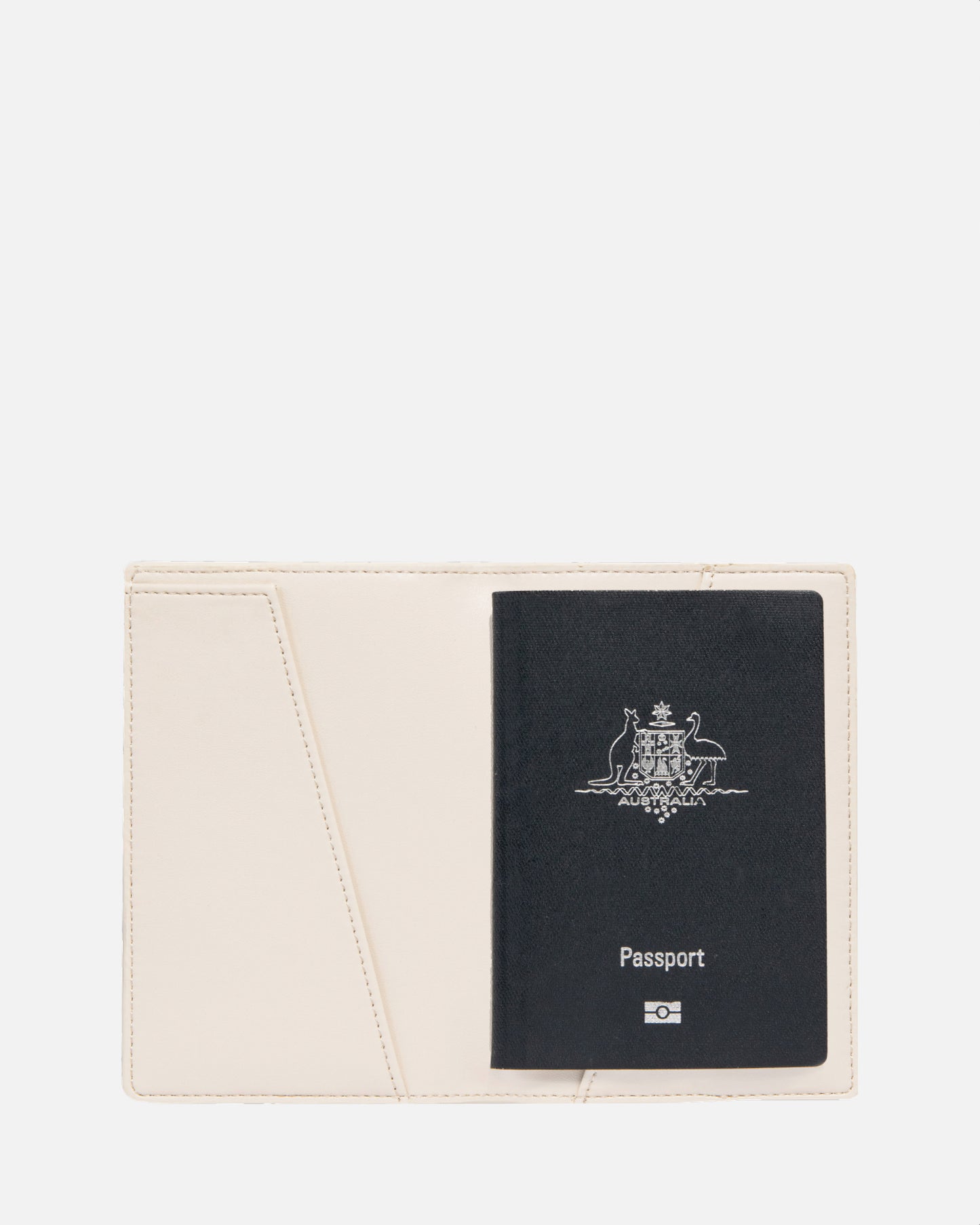 Era Passport Holder Cream
